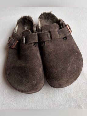 Women’s Fuzzy Birkenstock Boston Clogs, Brown, Size 7